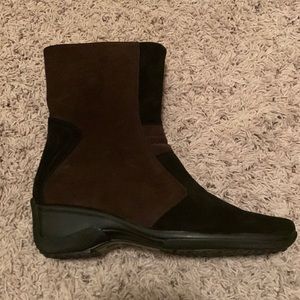 Aquatalia Brand new , never worn lined suede boots . Warm and super stylish